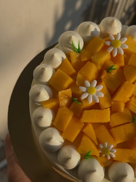 A decorated Yummyroo cake with fruit and flower details